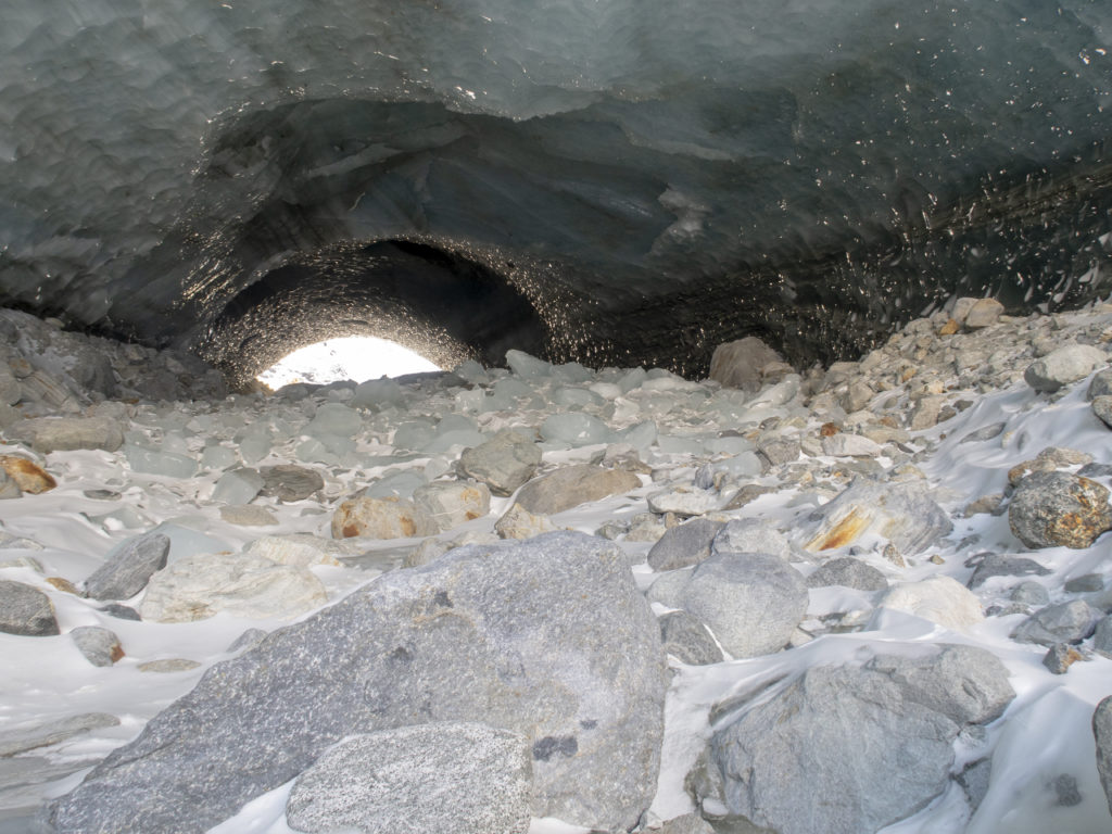 Grotte du bas glacier d'Arolla 2022