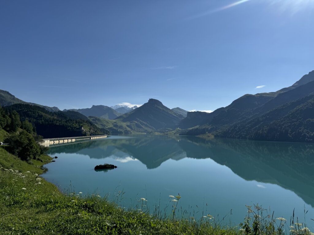 Lac de Roselend et Mont Blanc